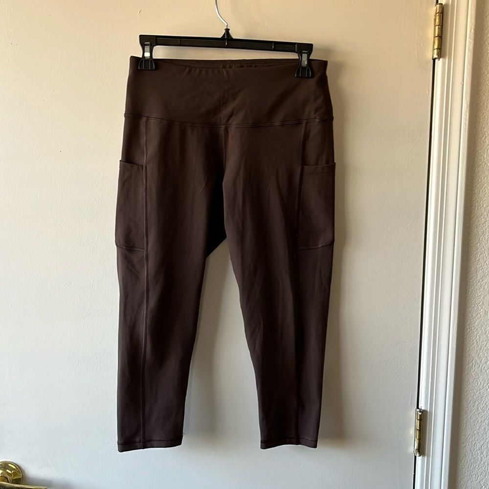 Iuga Cropped leggings Size Medium GUC Brown